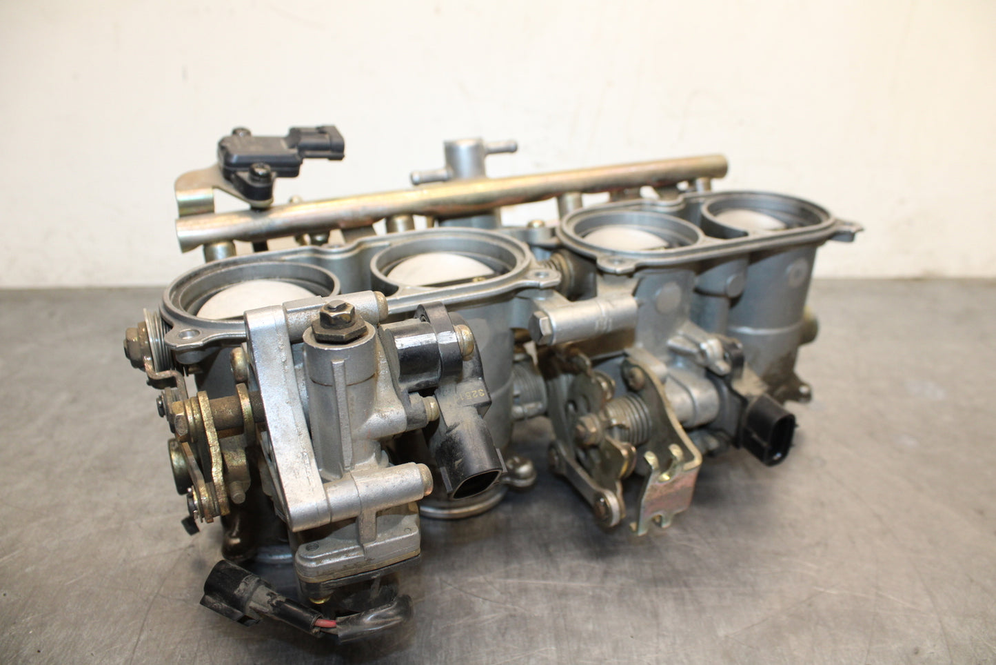 04-05 YAMAHA YZF R1 MAIN FUEL INJECTORS / THROTTLE BODIES BB131