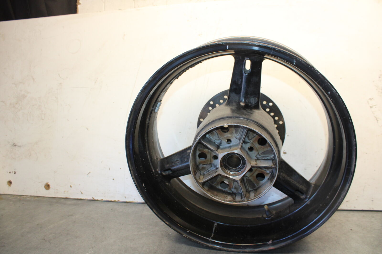 05-06 SUZUKI GSXR1000 REAR WHEEL BACK RIM BB677