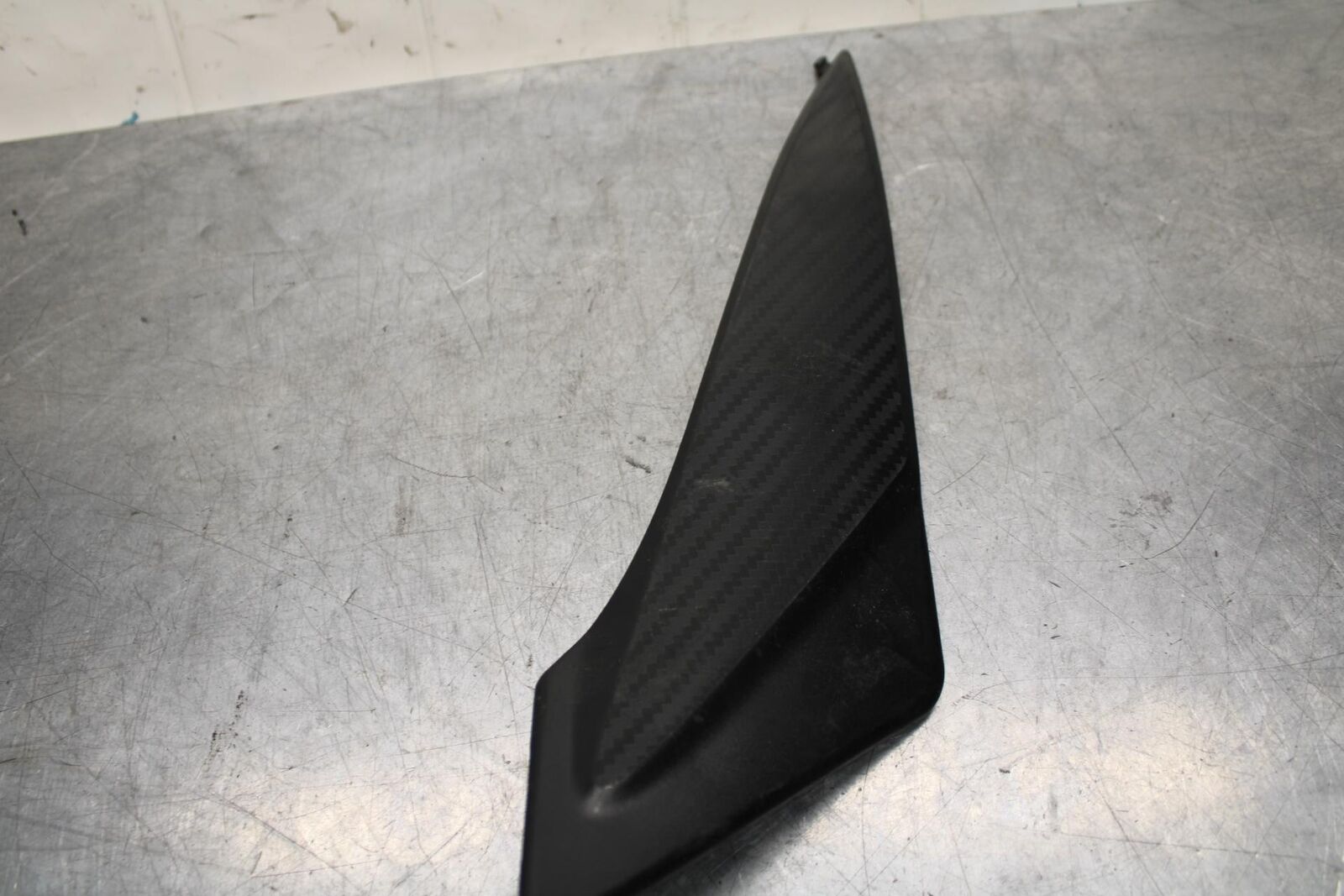 11-23 SUZUKI GSXR 600 RIGHT INNER FAIRING COWL PANEL TRIM OEM BB582
