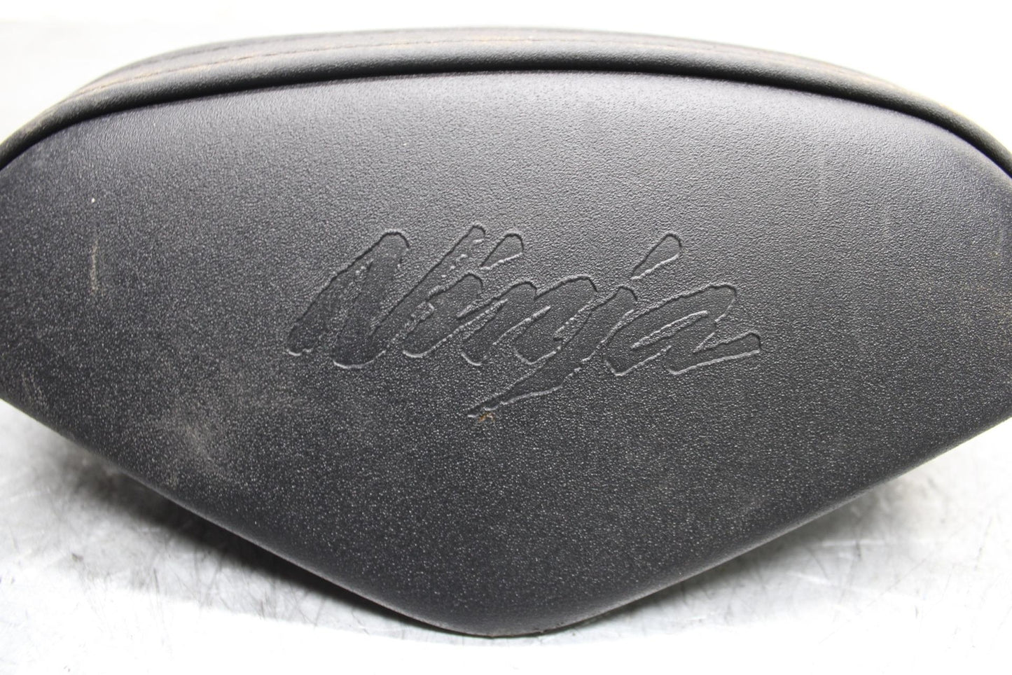 2009 Kawasaki Ninja ZX6R ZX600R REAR BACK PASSENGER TANDEM SEAT PAD SADDLE BB548