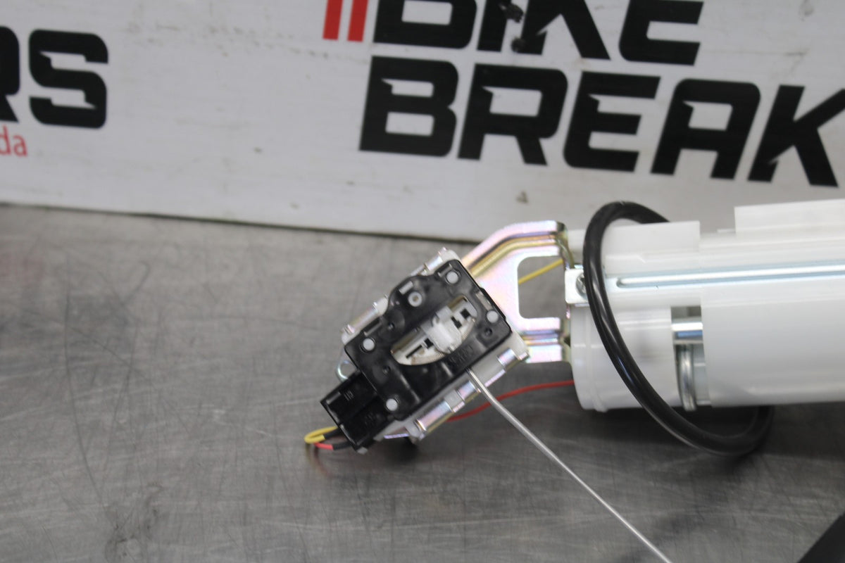 15-26 SUZUKI GSXR600 FUEL PUMP GAS PETROL SENDER UNIT BB888