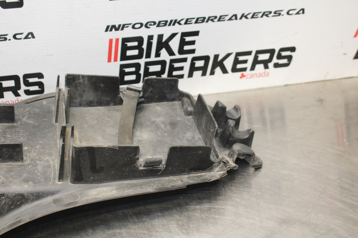 09 KAWASAKI NINJA 250R REAR BACK TAIL UNDERTAIL FAIRING COWL FENDER BB824