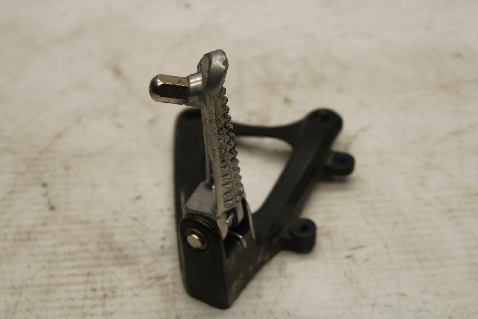 09-14 YAMAHA YZF R1 LEFT REARSET REAR SET DRIVER FOOT PEG REST STOP BB286