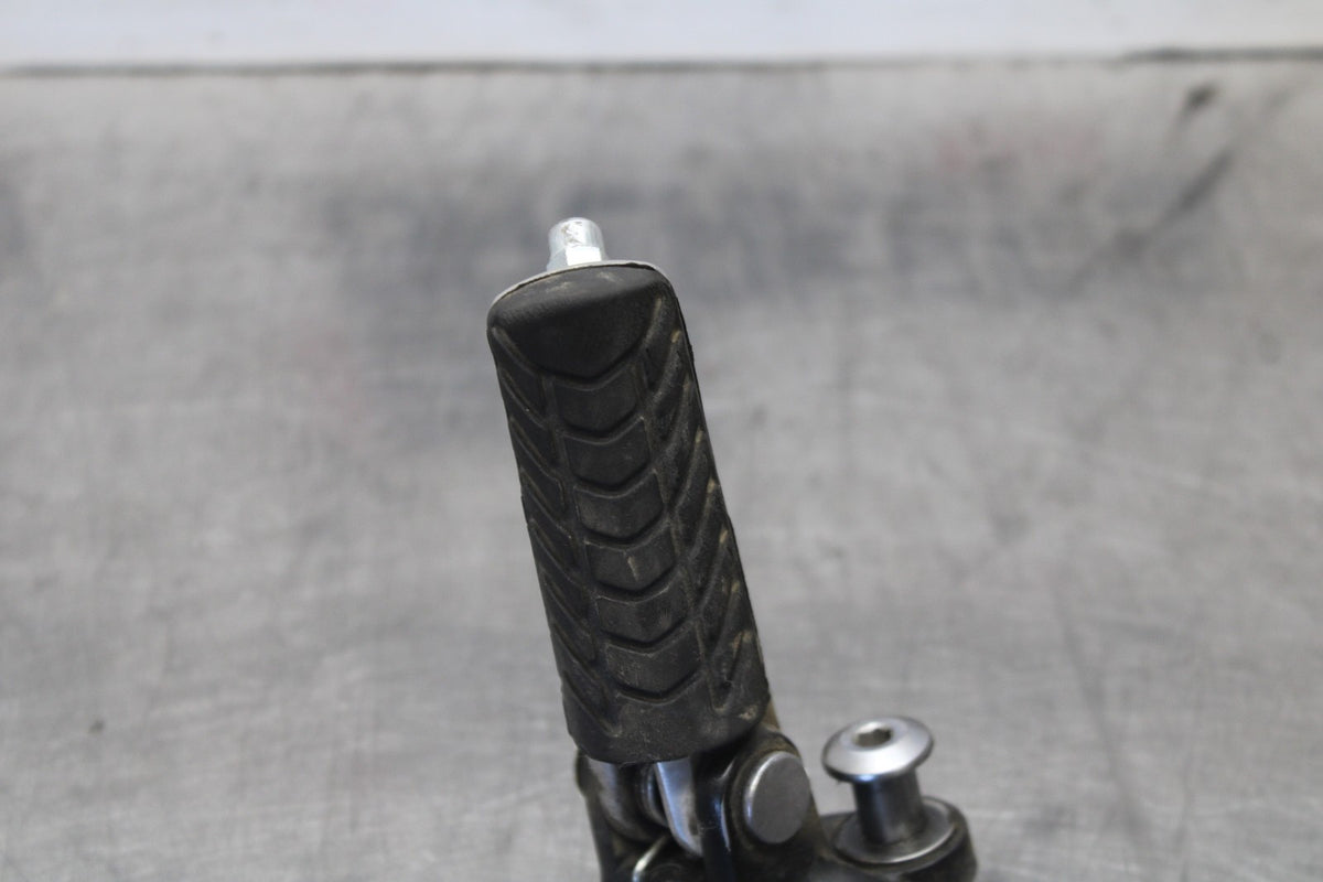 25 KAWASAKI Z900 LEFT REARSET REAR SET DRIVER FOOT PEG REST STOP BB928