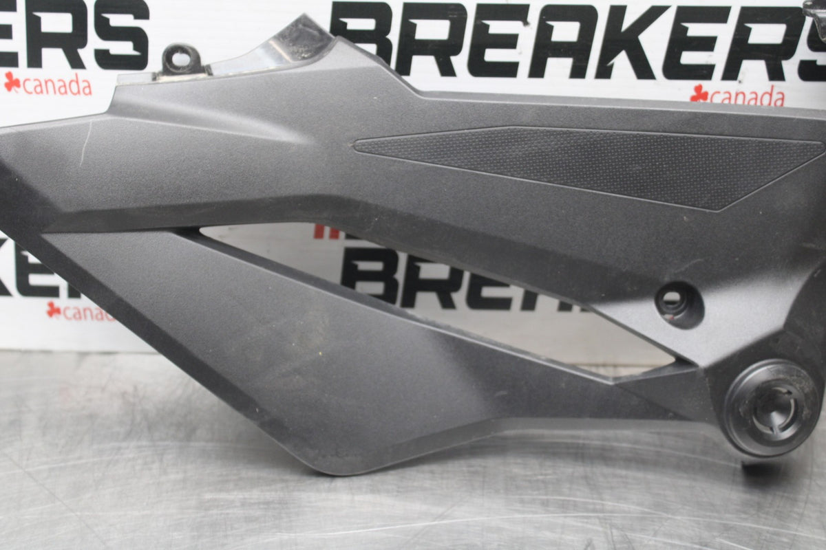 18-26 KAWASAKI Z400 RIGHT MID UPPER SIDE FAIRING COWL PLASTIC BB852