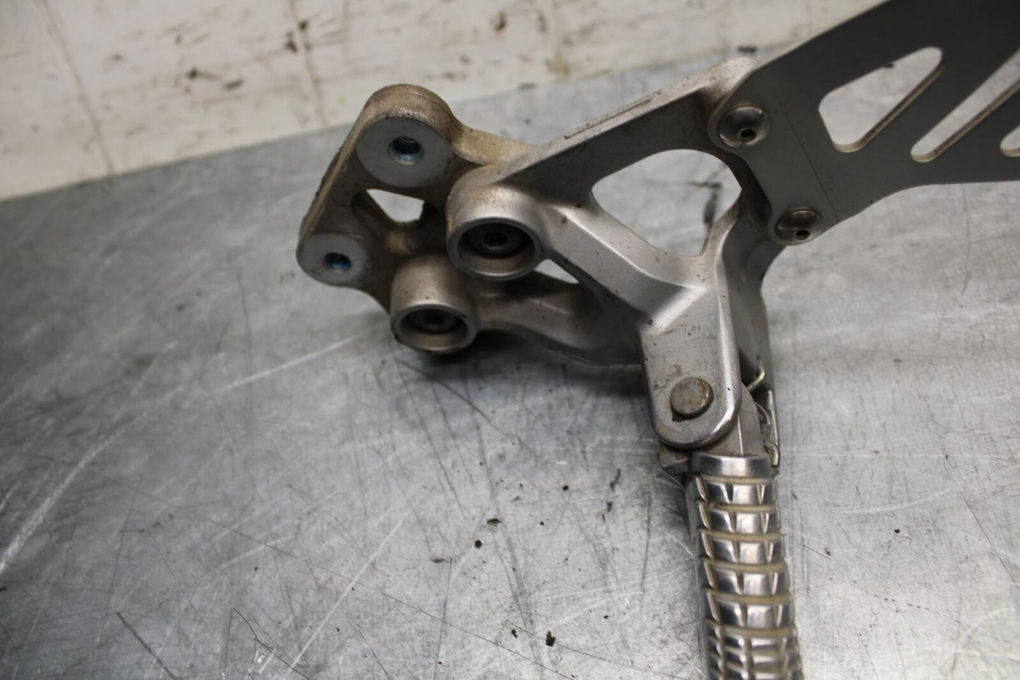 08-10 SUZUKI GSXR750 LEFT REARSET REAR SET DRIVER FOOT PEG REST STOP bb476 #B
