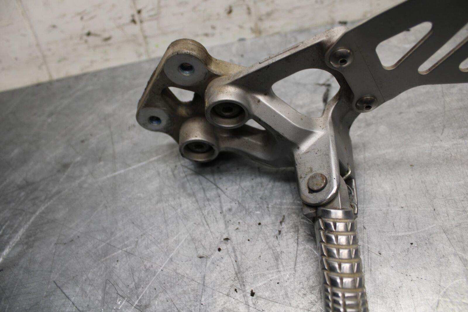 08-10 SUZUKI GSXR750 LEFT REARSET REAR SET DRIVER FOOT PEG REST STOP bb476 #B