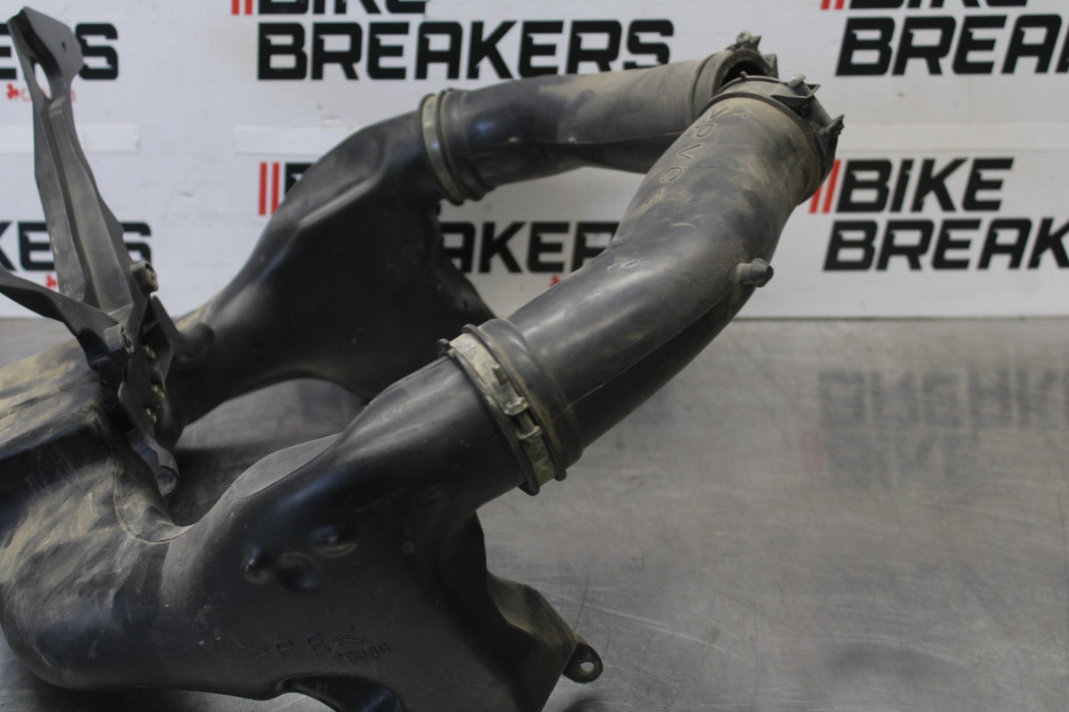 03-04 YAMAHA YZF R6 RIGHT LEFT AIR INTAKE DUCTS BB890