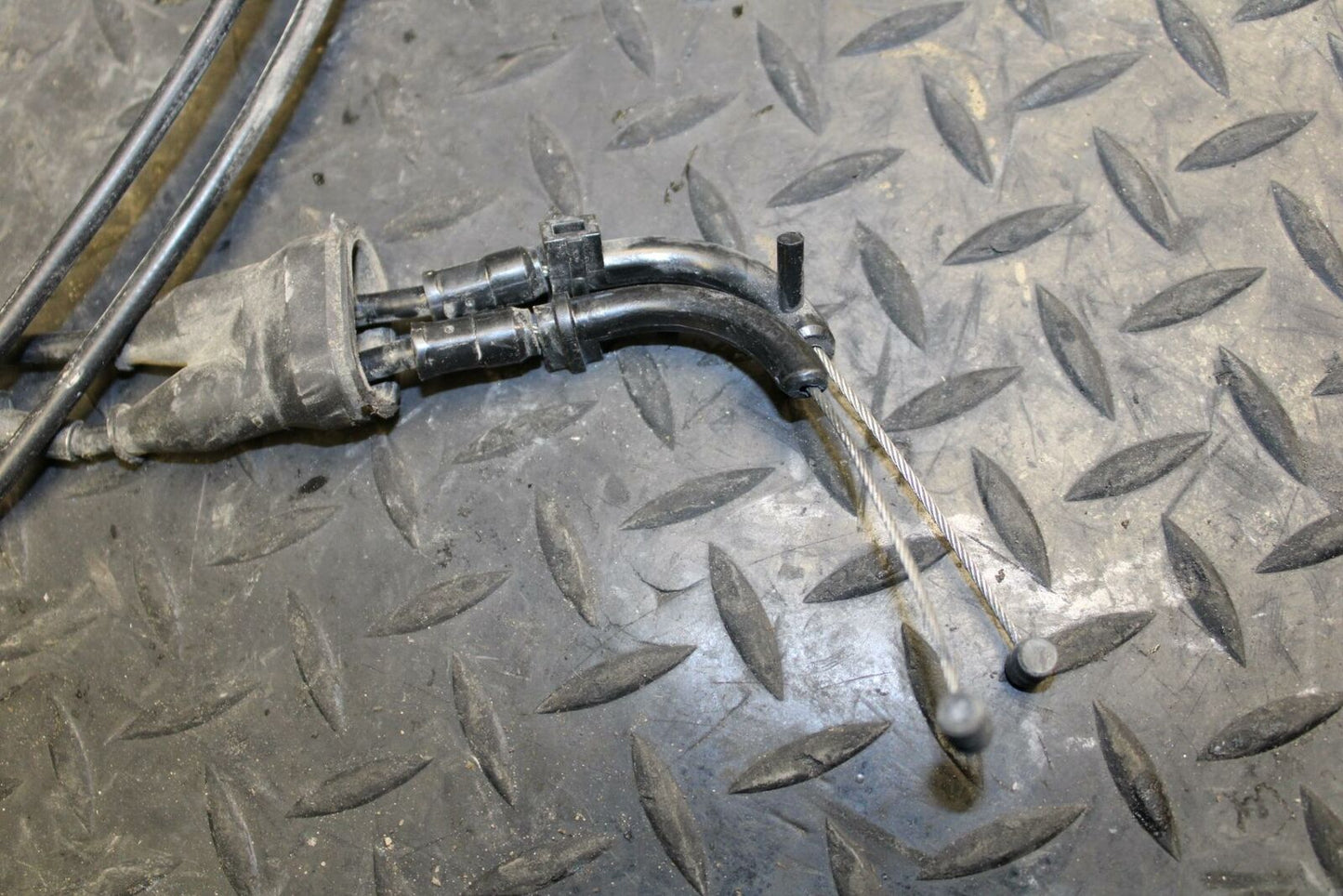 06-07 KAWASAKI NINJA ZX10R THROTTLE CABLES LINES BB186