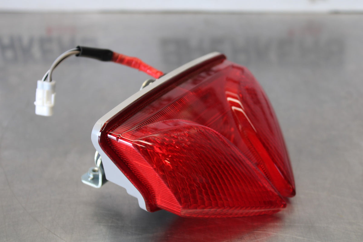 11-26 SUZUKI GSXR750 REAR TAIL TAILLIGHT BACK BRAKE LIGHT BB882