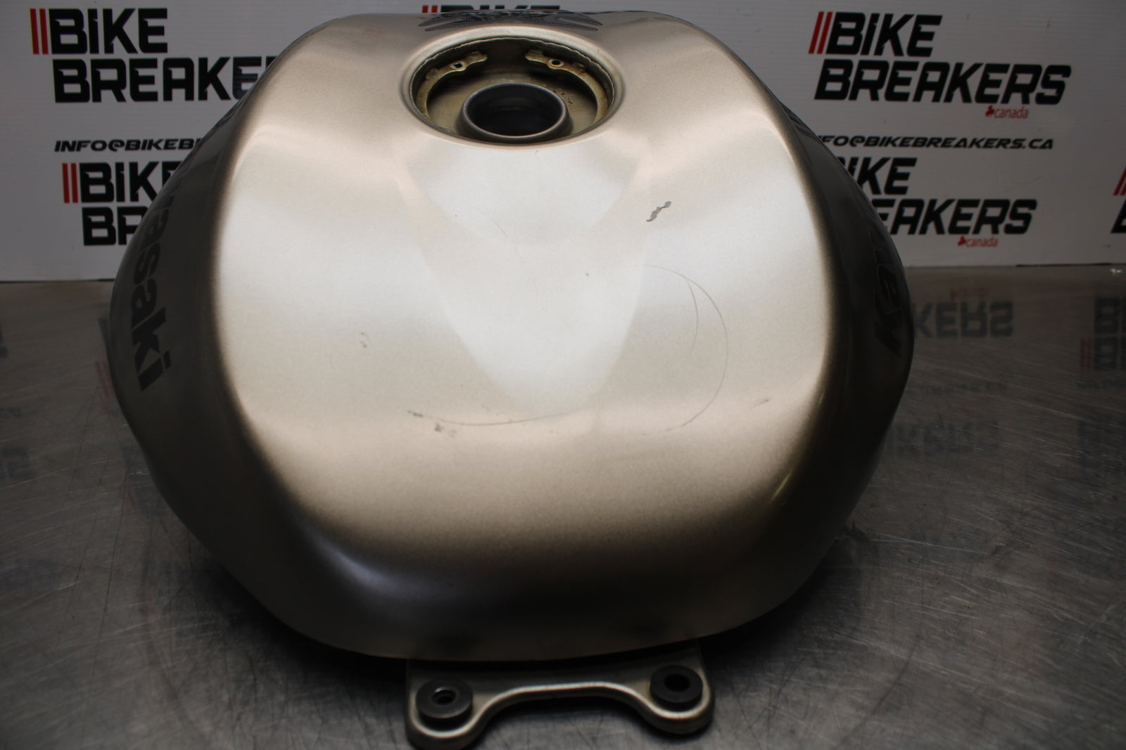 04-05 KAWASAKI NINJA ZX10R GAS TANK FUEL CELL PETROL RESERVOIR BB163
