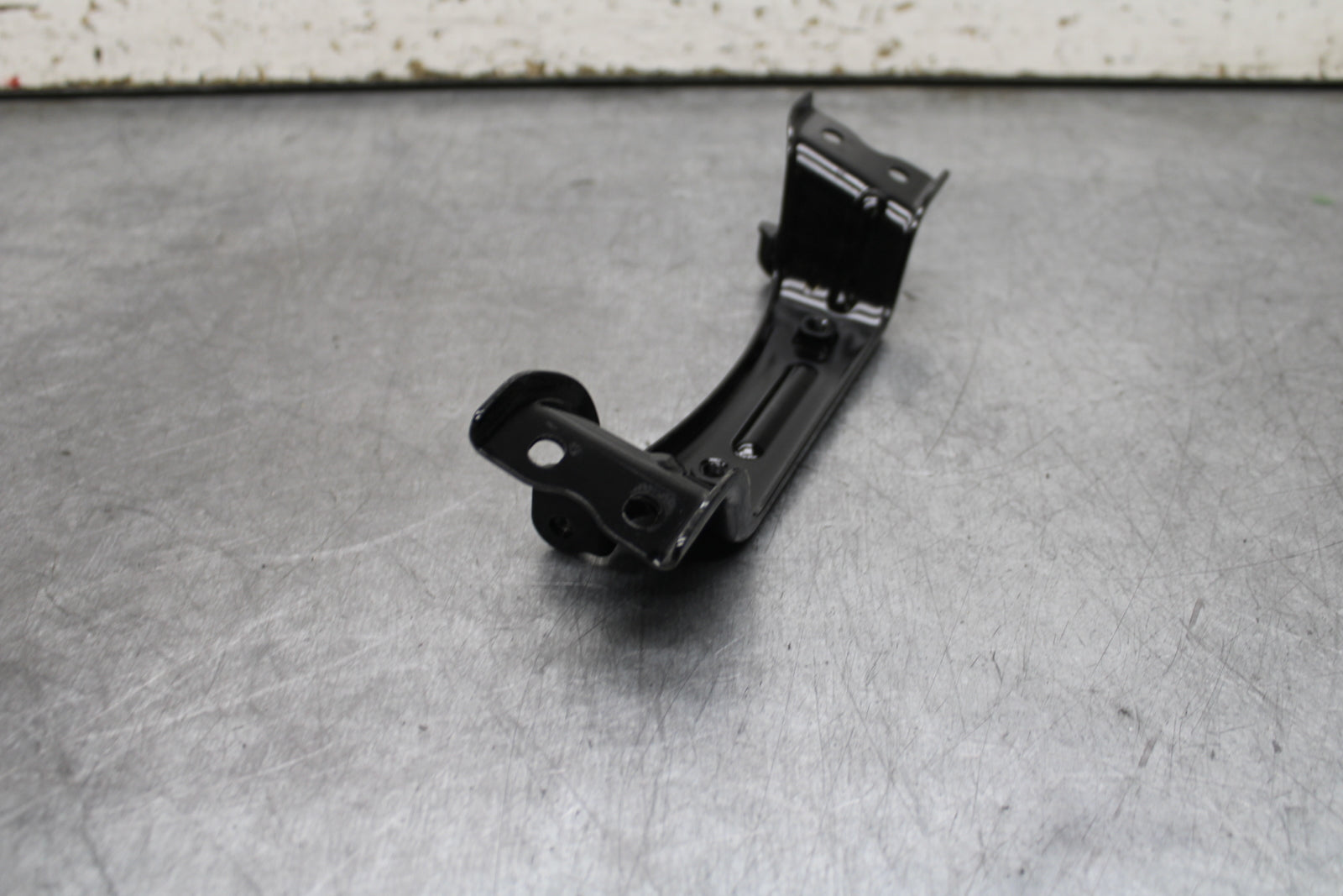 24 KAWASAKI NINJA 500 ABS GAS TANK FUEL CELL PETROL BRACKET MOUNT  BB730