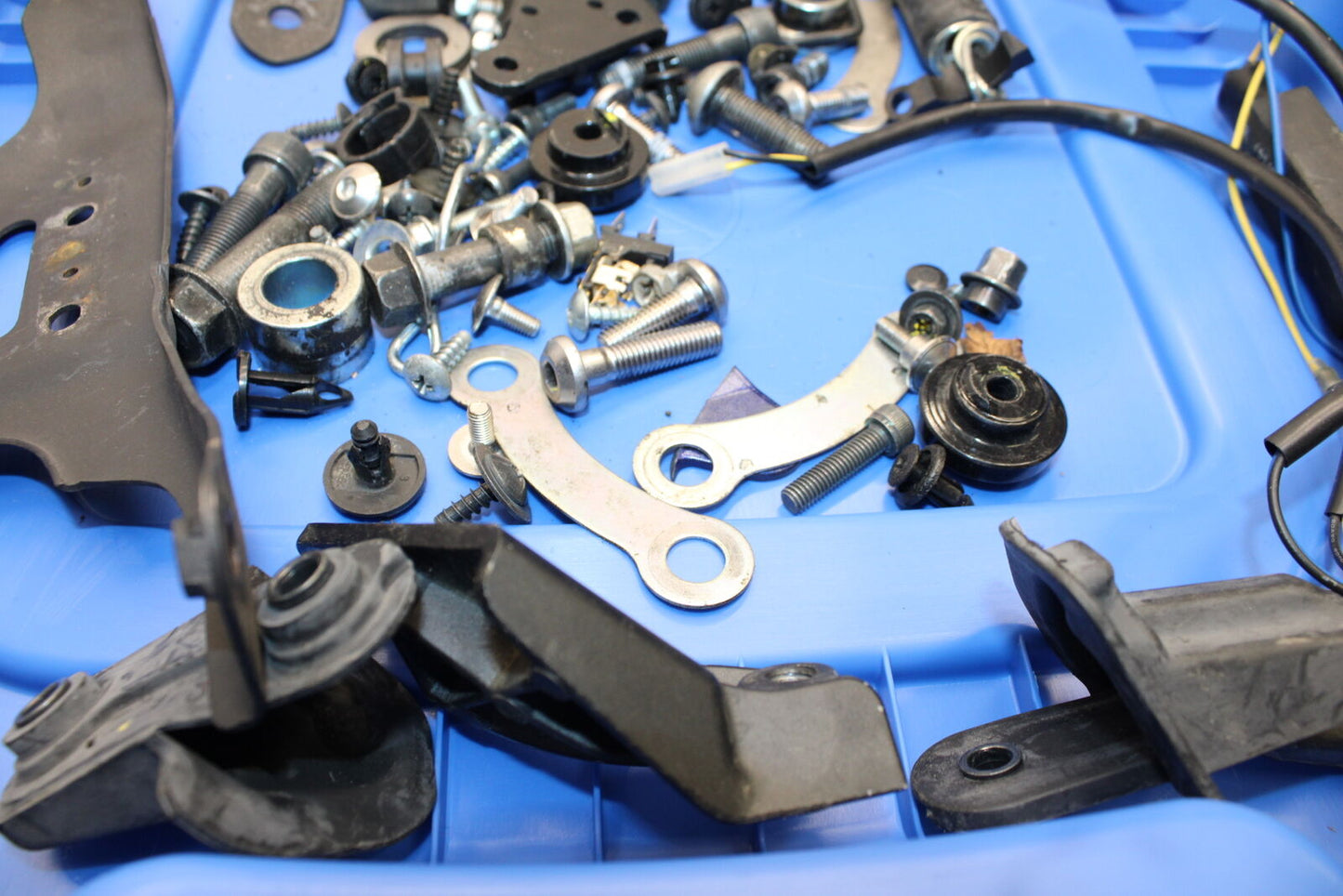 15-17 YAMAHA YZF R3 BOLTS HARDWARE MOTOR SCREWS BB651