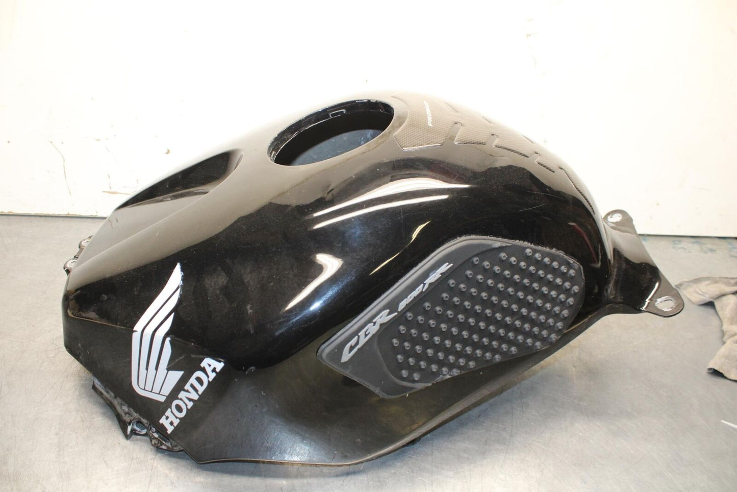 03-04 HONDA CBR600RR GAS TANK FUEL CELL COVER FAIRING COWL BB628