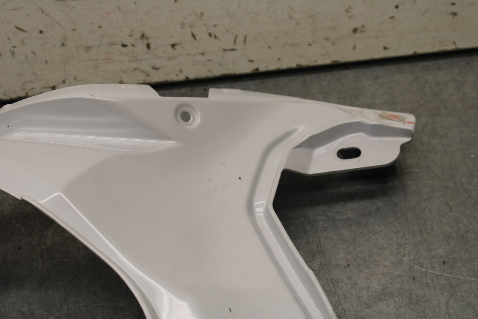 18-23 KAWASAKI NINJA 400 CENTER REAR BACK TAIL FAIRING COWL BB660