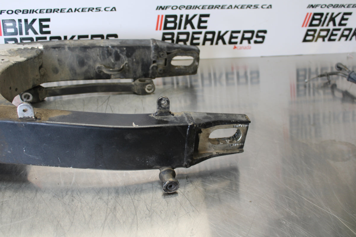 01-03 SUZUKI GSXR600 REAR SWINGARM BACK SUSPENSION SWING ARM BB145
