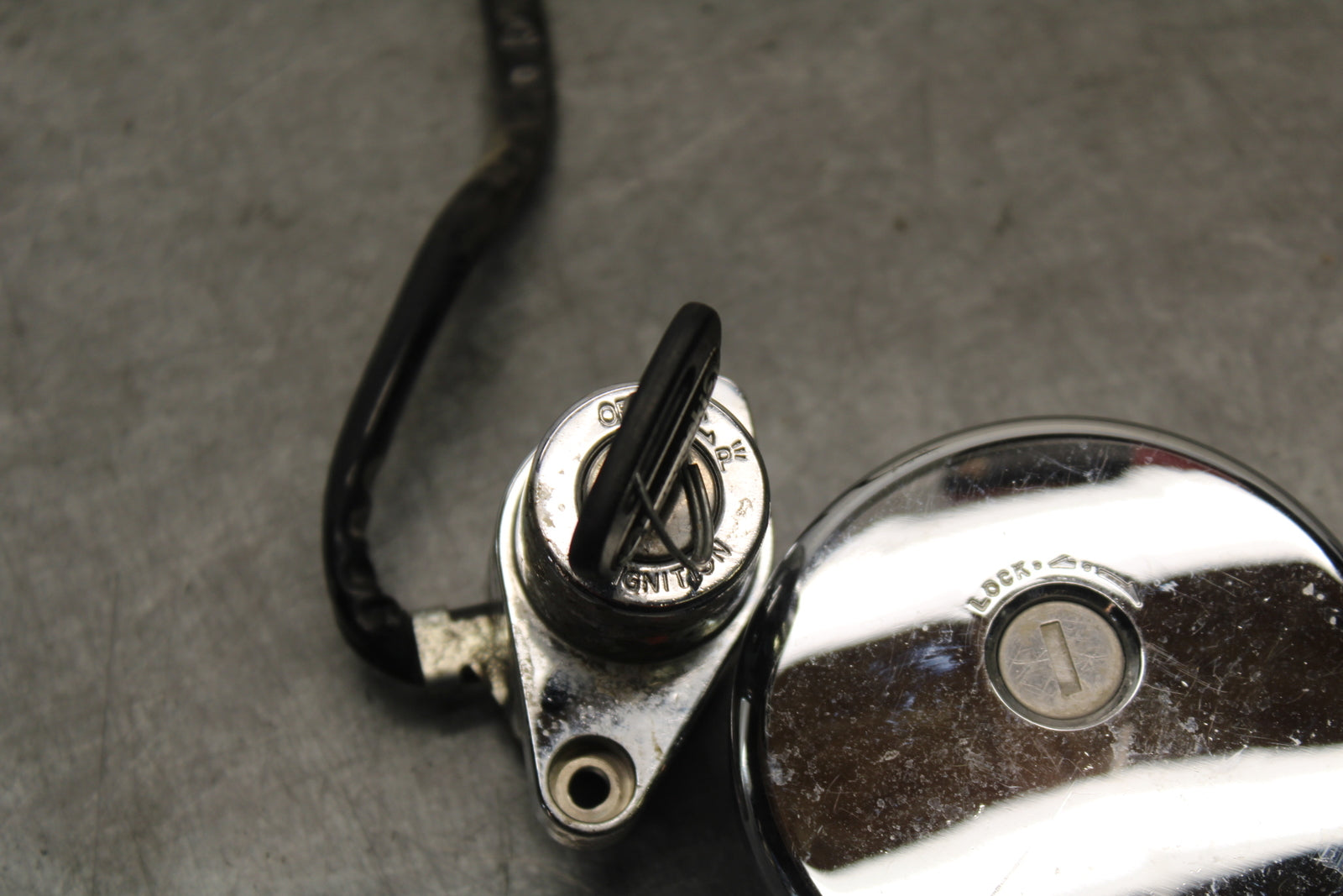 98-03 KAWASAKI VULCAN 1500L IGNITION LOCK KEY W/ GAS CAP  BB678