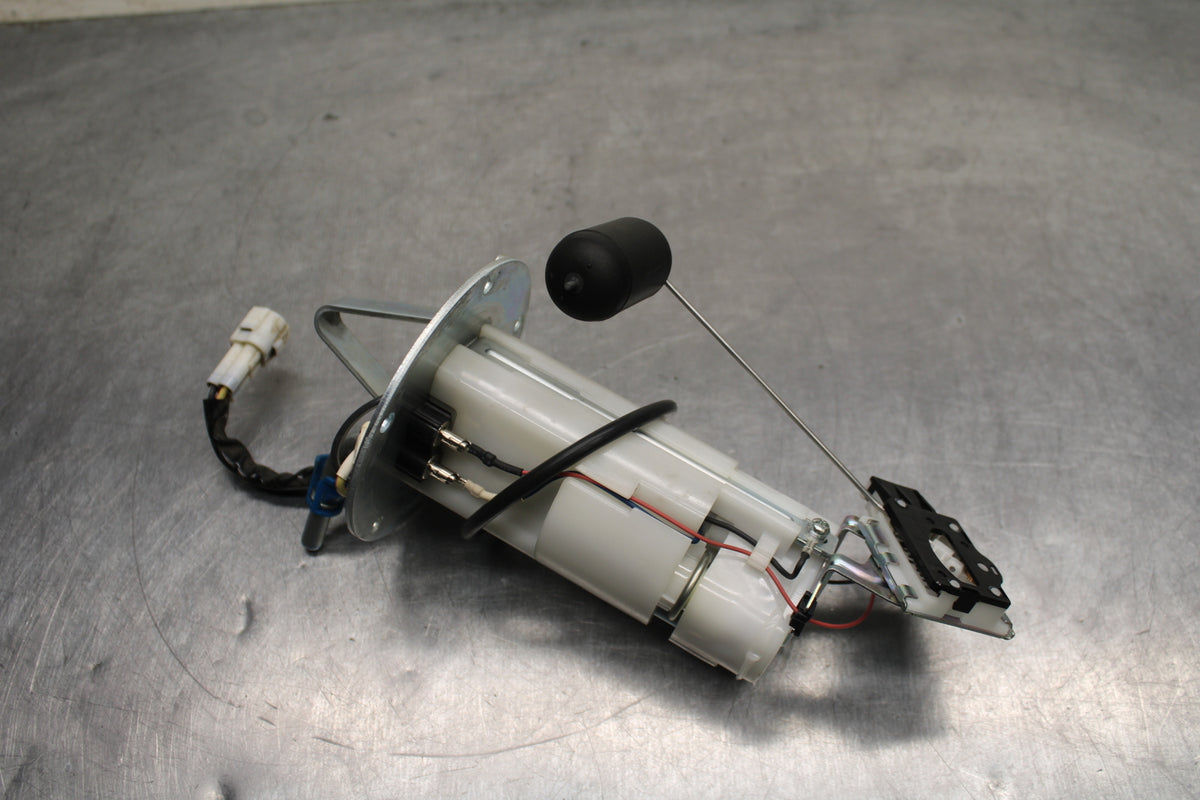 09 SUZUKI GSXR600 FUEL PUMP GAS PETROL SENDER UNIT BB759