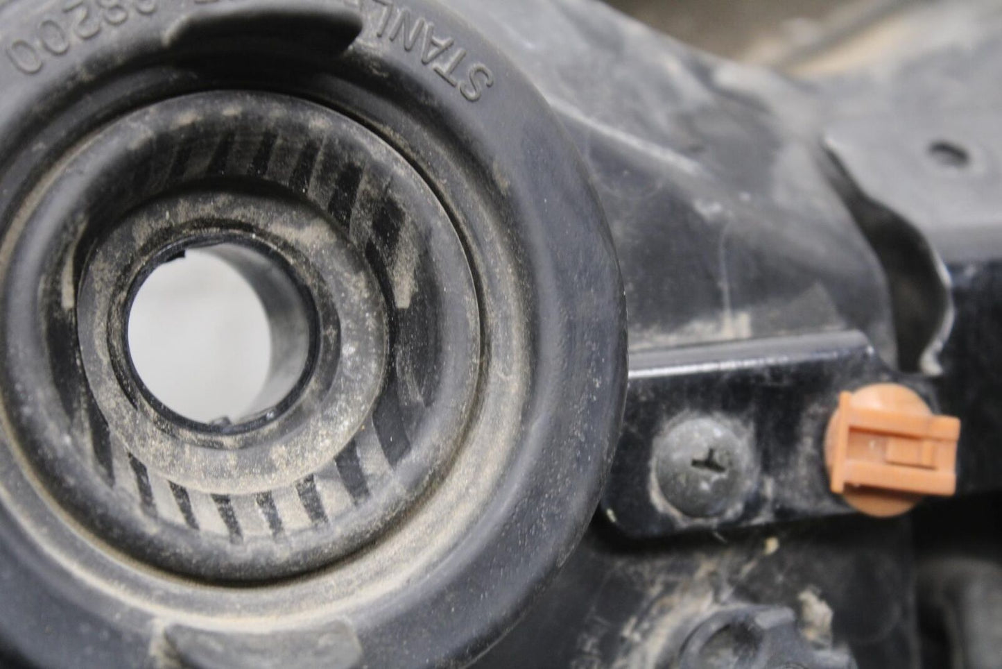 2000 Kawasaki Ninja ZX12R ZX1200A FRONT HEADLIGHT HEAD LIGHT LAMP 23007-1370 BB5