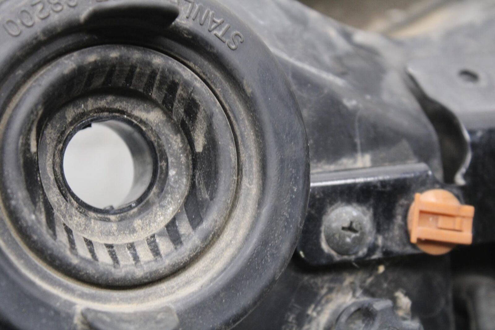 2000 Kawasaki Ninja ZX12R ZX1200A FRONT HEADLIGHT HEAD LIGHT LAMP 23007-1370 BB5