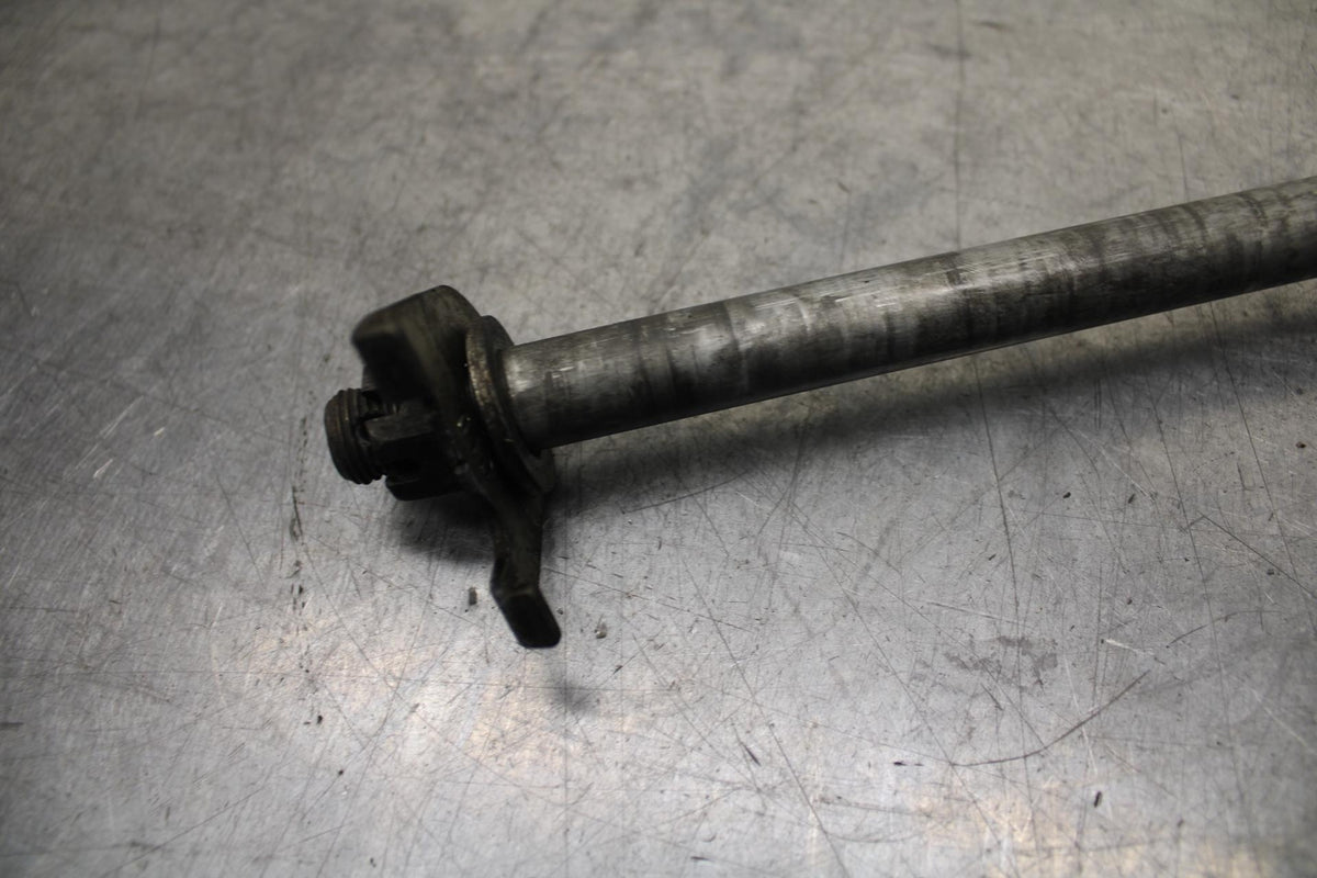 04-09 SUZUKI GS 500 FH GS500F REAR AXLE BACK WHEEL RIM PIVOT BOLT AXEL BB97