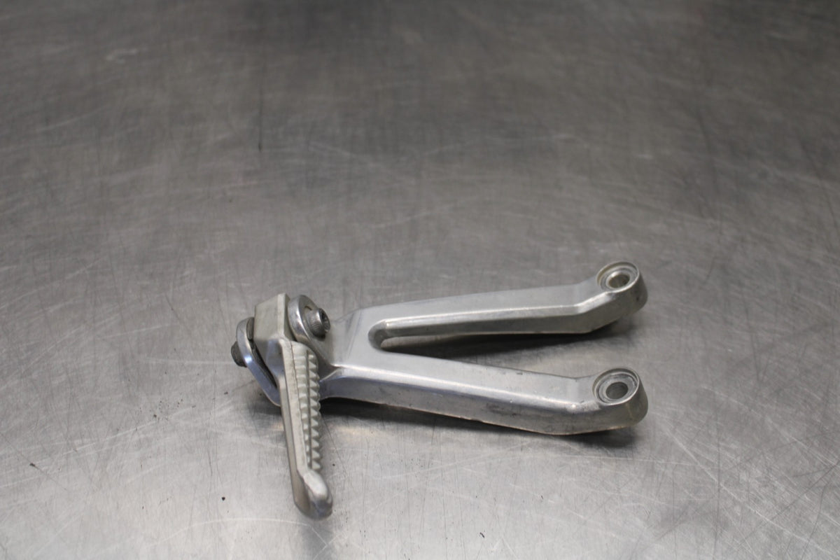 03 YAMAHA YZF R1 LEFT REAR BACK PASSENGER PEG BB895
