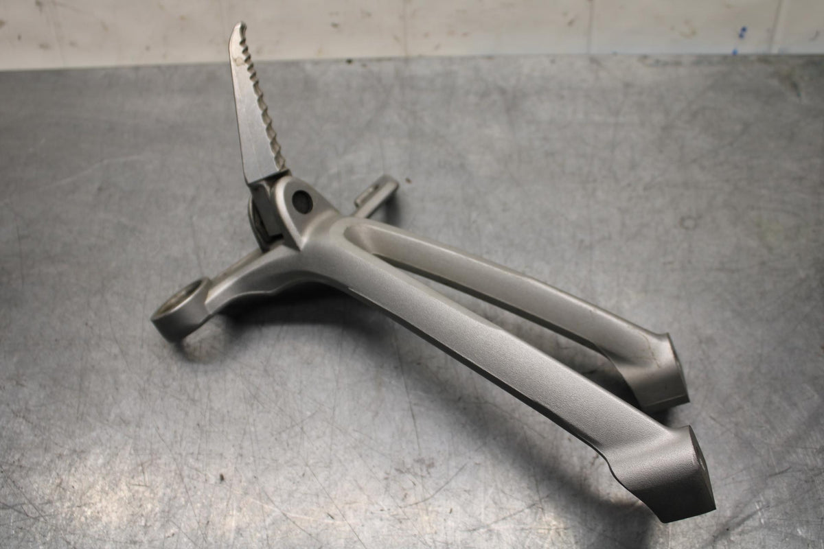 2008 Suzuki GSXR 600 750 RIGHT REAR BACK PASSENGER PEG 43600-21H00 BB584