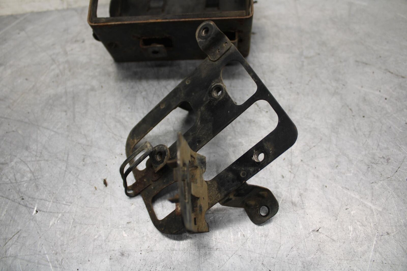 82-83 SUZUKI GS1100GL BATTERY TRAY BOX HOLDER BB30