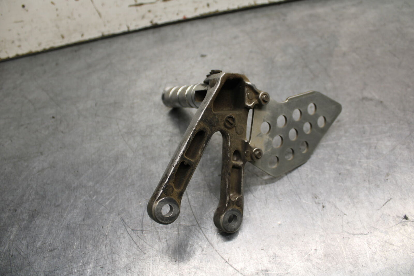 05-06 HONDA CBR600RR LEFT REARSET REAR SET DRIVER FOOT PEG REST STOP BB739