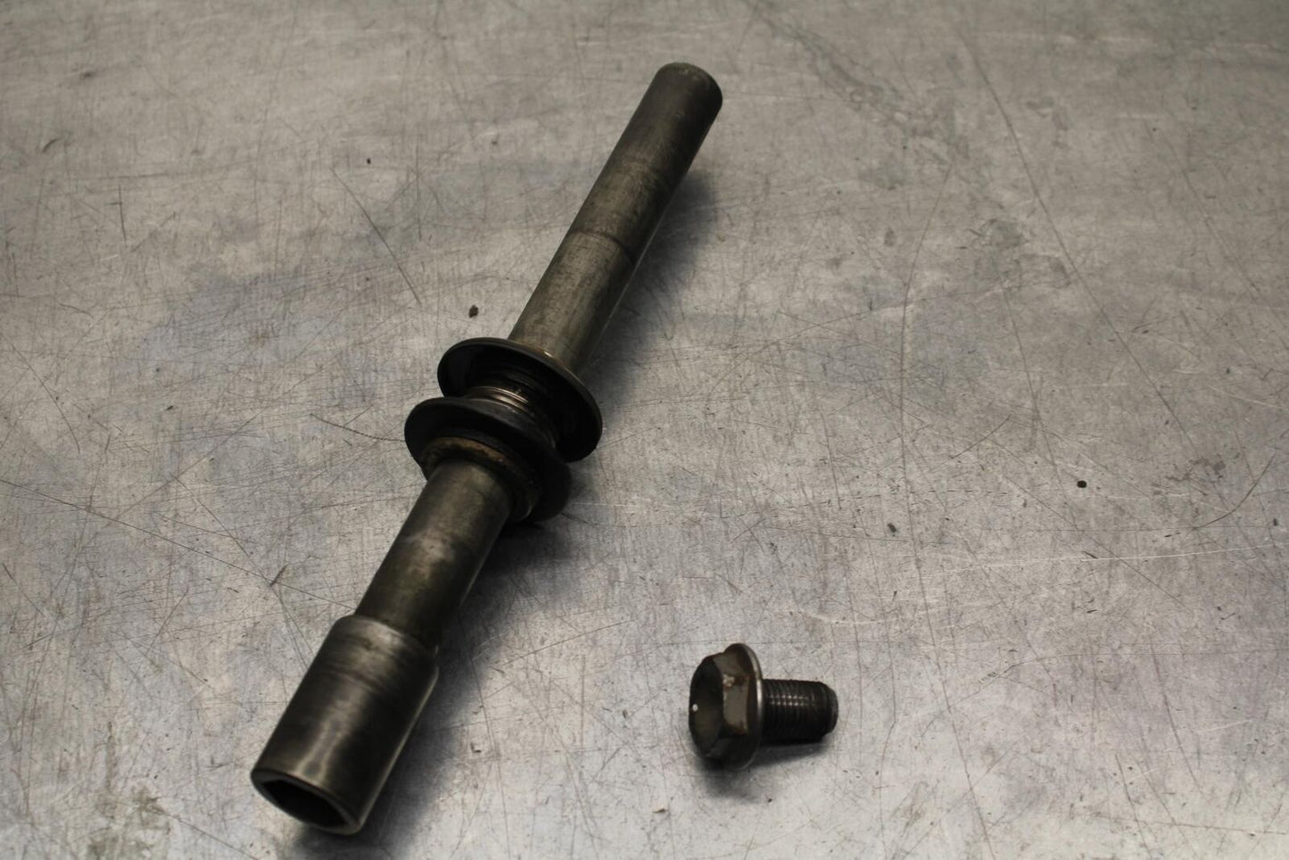 05 YAMAHA YZF R6S FRONT WHEEL RIM AXLE PIVOT BOLT BB600