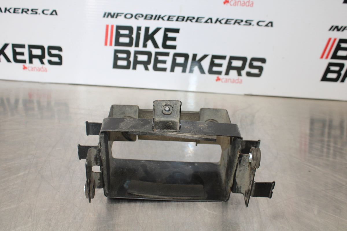 04-09 SUZUKI GS500F BATTERY TRAY BOX BB165