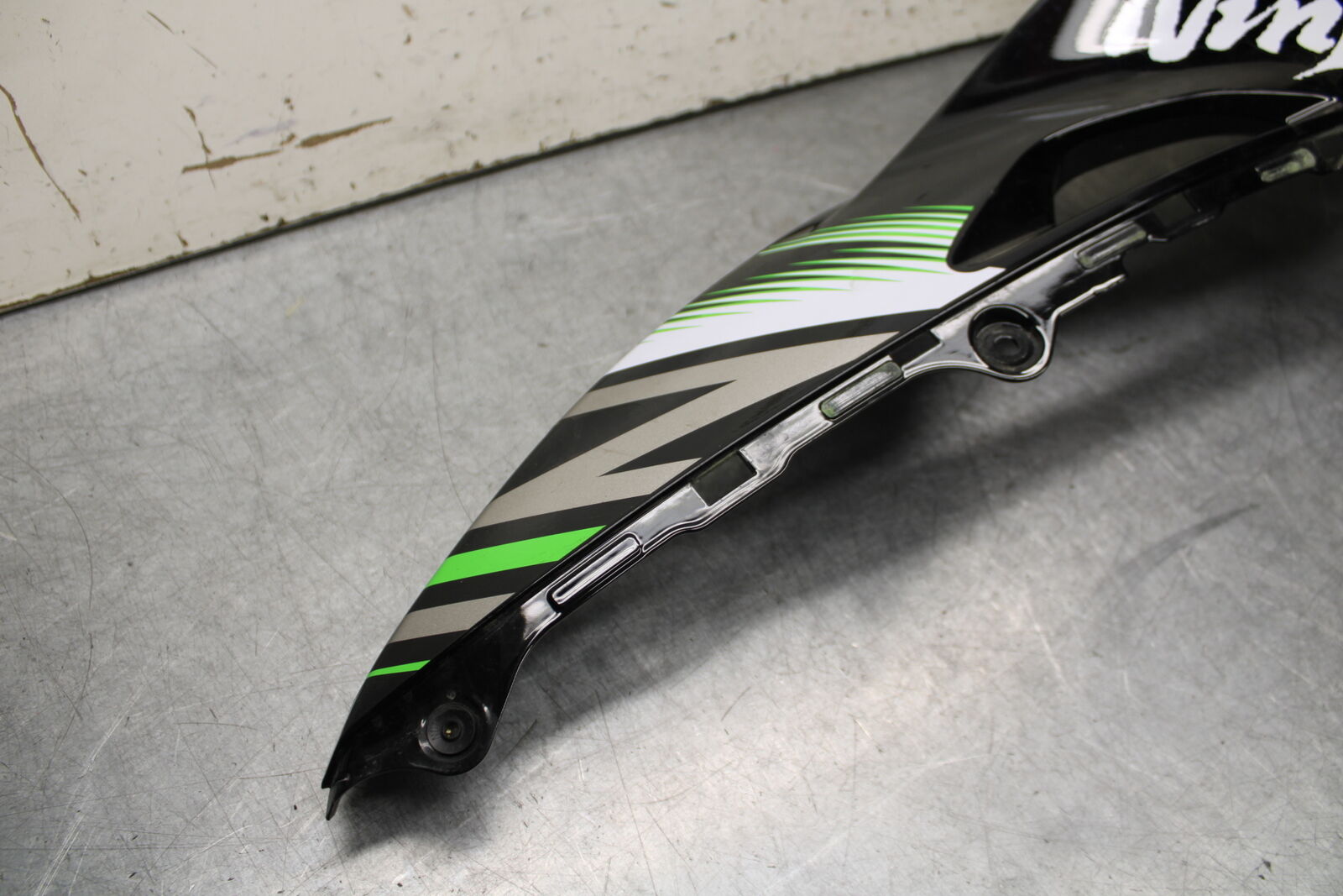 16 KAWASAKI NINJA ZX10R RIGHT FRONT UPPER MID SIDE FAIRING COWL PLASTIC BB650
