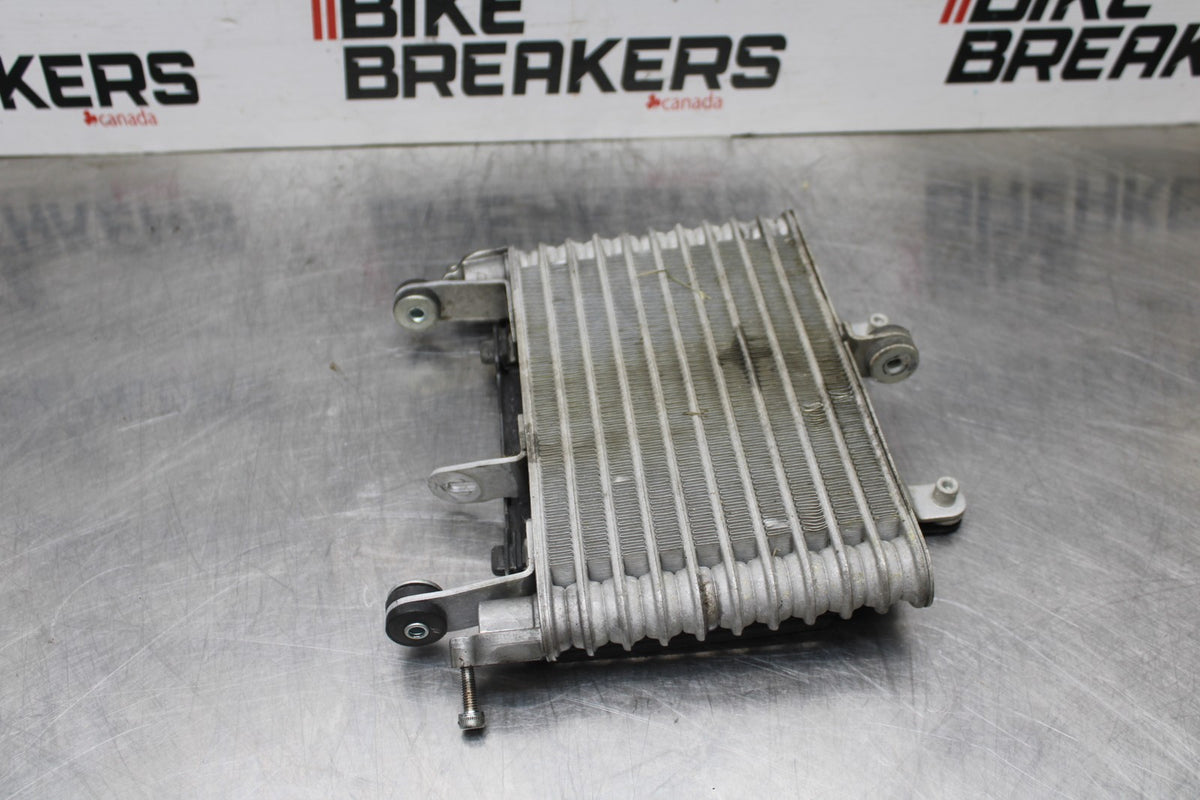 18 YAMAHA YZF R1  ENGINE MOTOR OIL COOLER  BB838