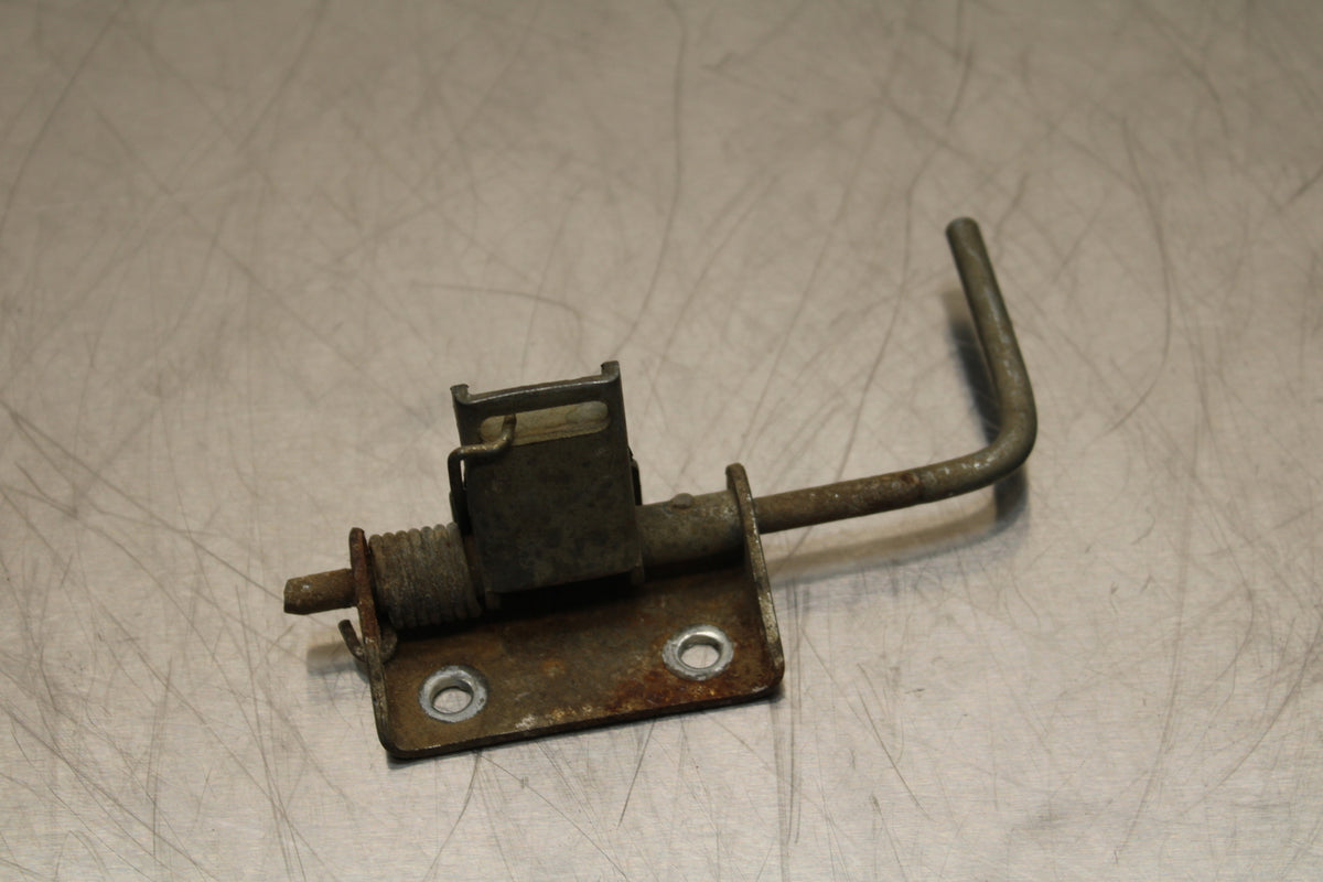 82 HONDA CT70 TRAIL SEAT LATCH  BB138