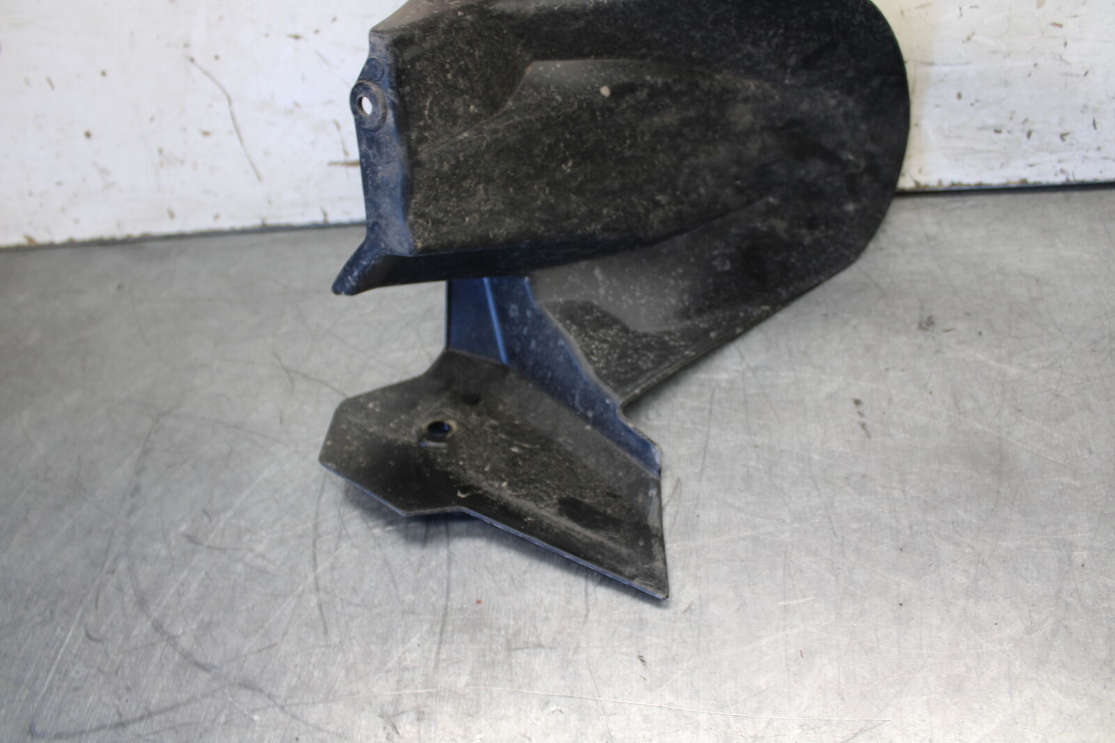 19-22 KAWASAKI Z400 REAR BACK WHEEL TIRE HUGGER FENDER BB708