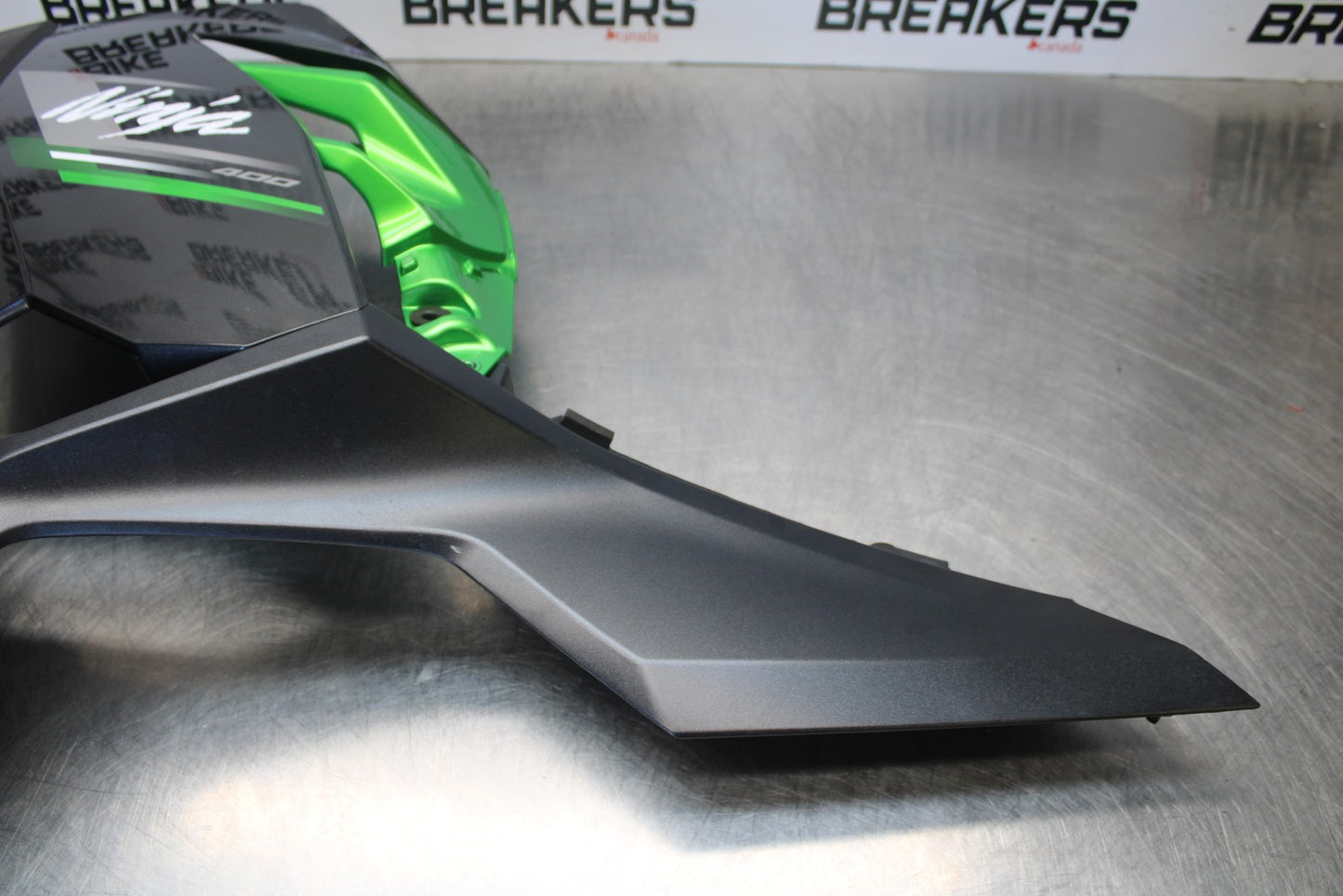 18-23 KAWASAKI NINJA 400 EX400 LEFT MID UPPER SIDE FAIRING COWL PLASTIC BB192