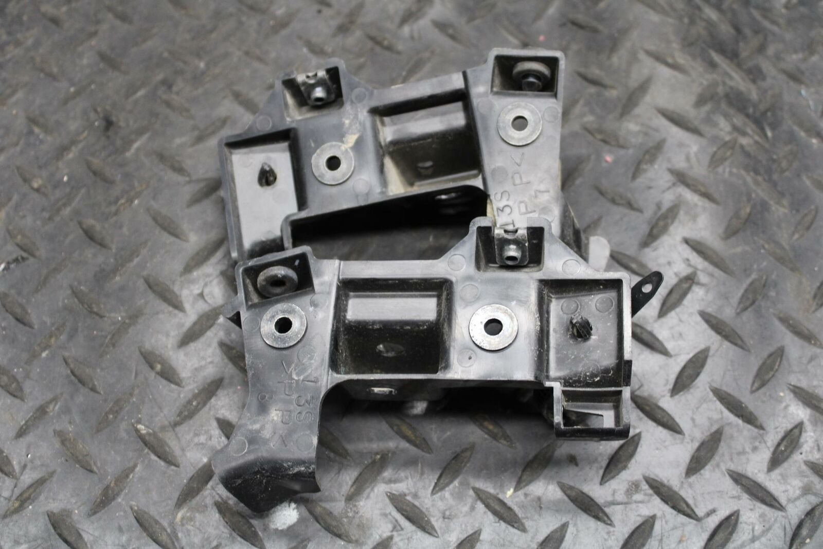 08-16 YAMAHA YZF R6 FAIRING MOUNTING SUPPORT BRACKET MOUNT BB209