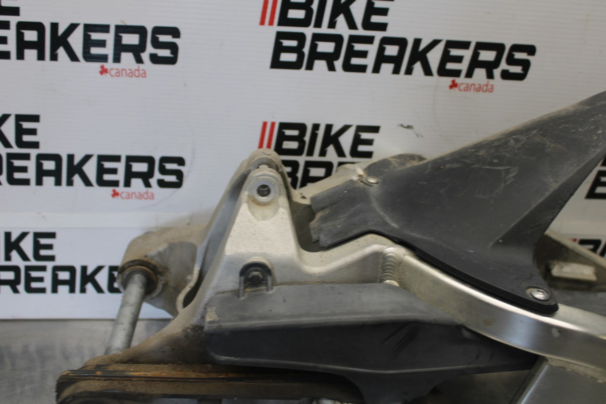 05-06 HONDA CBR600RR REAR SWINGARM BACK SUSPENSION SWING ARM BB893