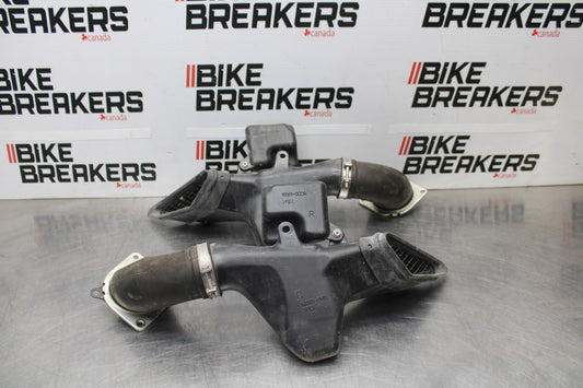 09 KAWASAKI CONCOURS 14 ZG1400B RIGHT LEFT AIR INTAKE DUCTS BB875