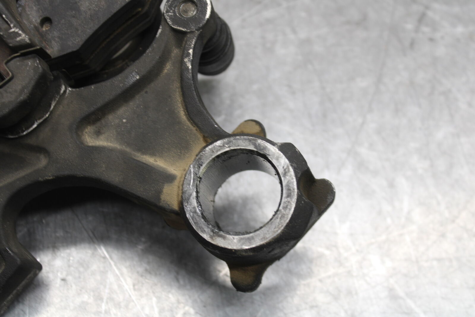 08-10 SUZUKI GSXR 600 REAR BACK BRAKE CALIPER W MOUNT BRACKET  BB721