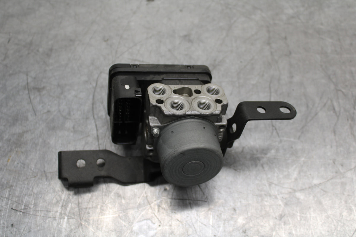 19-22 KAWASAKI Z400 ABS PUMP UNIT MODULE BB738