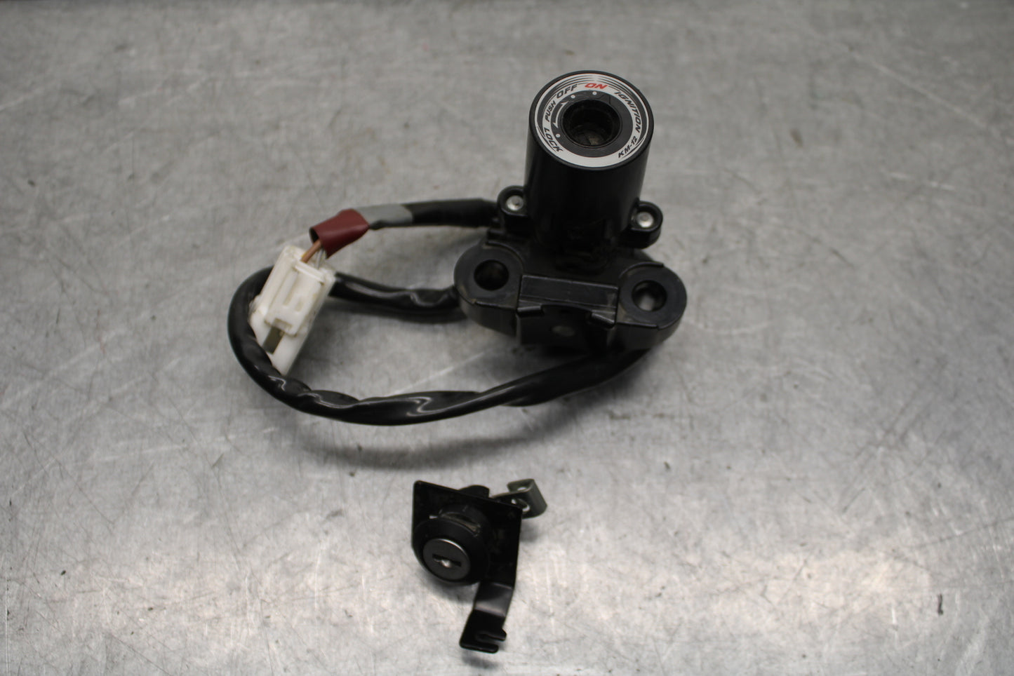 16 KAWASAKI NINJA ZX10R IGNITION LOCK  AND SEAT LOCK BB650