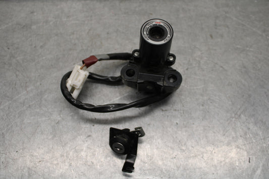 16 KAWASAKI NINJA ZX10R IGNITION LOCK  AND SEAT LOCK BB650