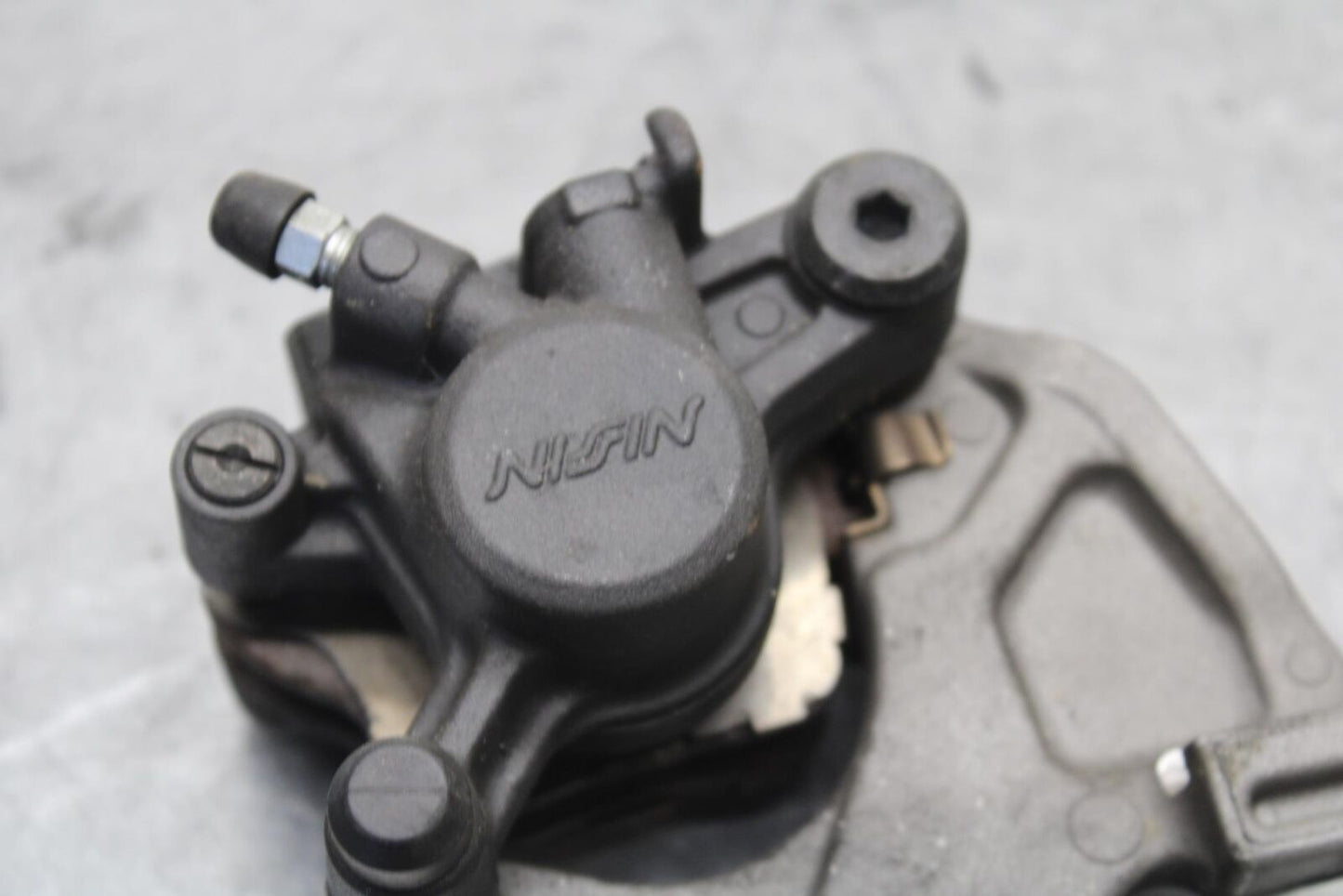 11-24 SUZUKI GSXR  600 750 REAR BACK BRAKE CALIPER W MOUNT BRACKET BB630