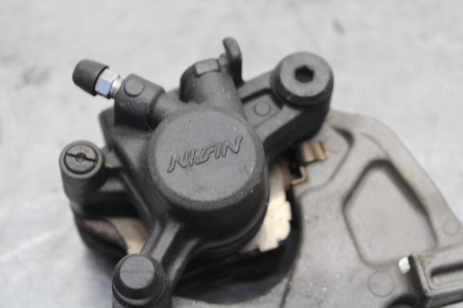 11-24 SUZUKI GSXR  600 750 REAR BACK BRAKE CALIPER W MOUNT BRACKET BB630