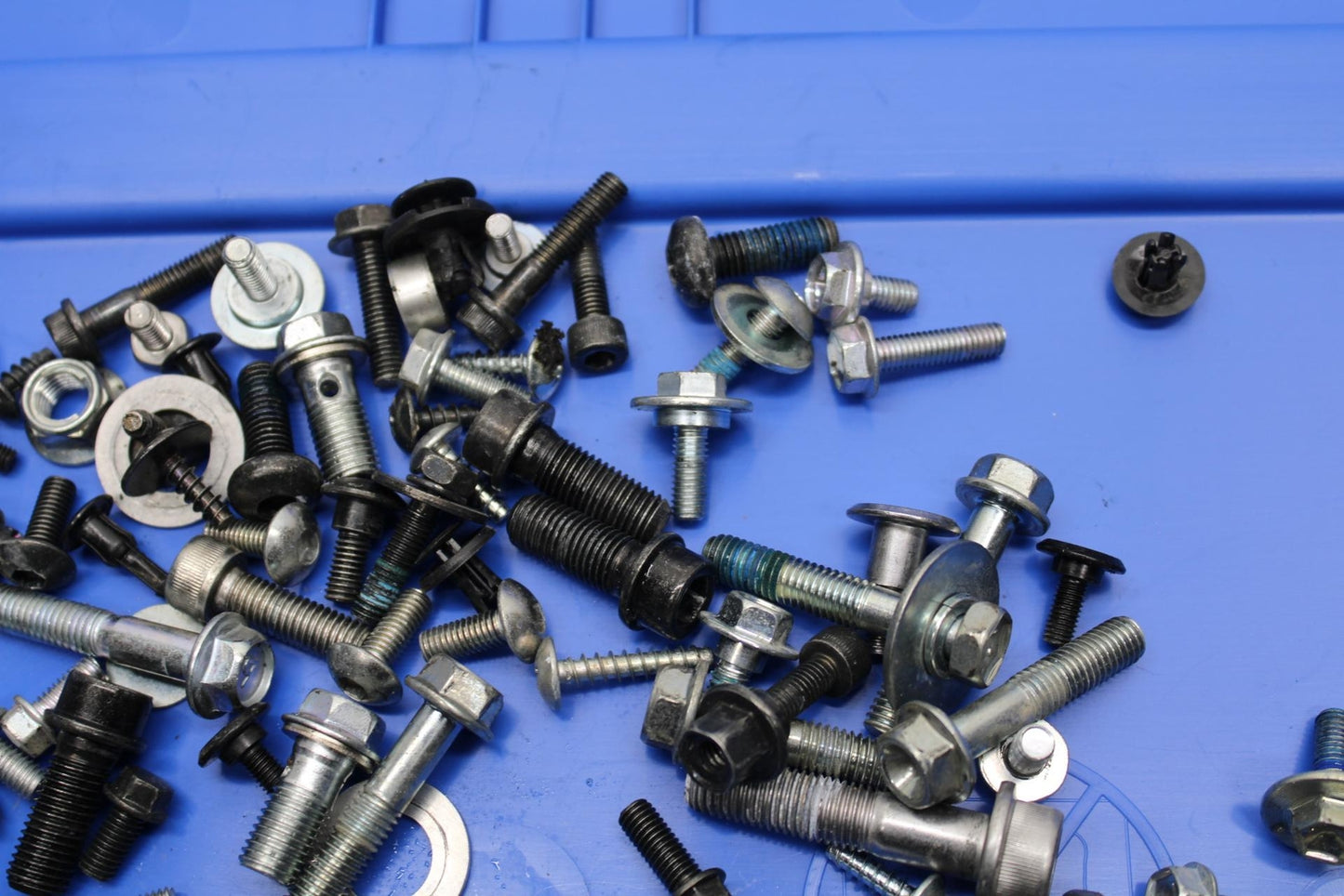 20 SUZUKI GSXR 1000 MISCELLANEOS BOLTS HARDWARE MOTOR SCREWS BB597