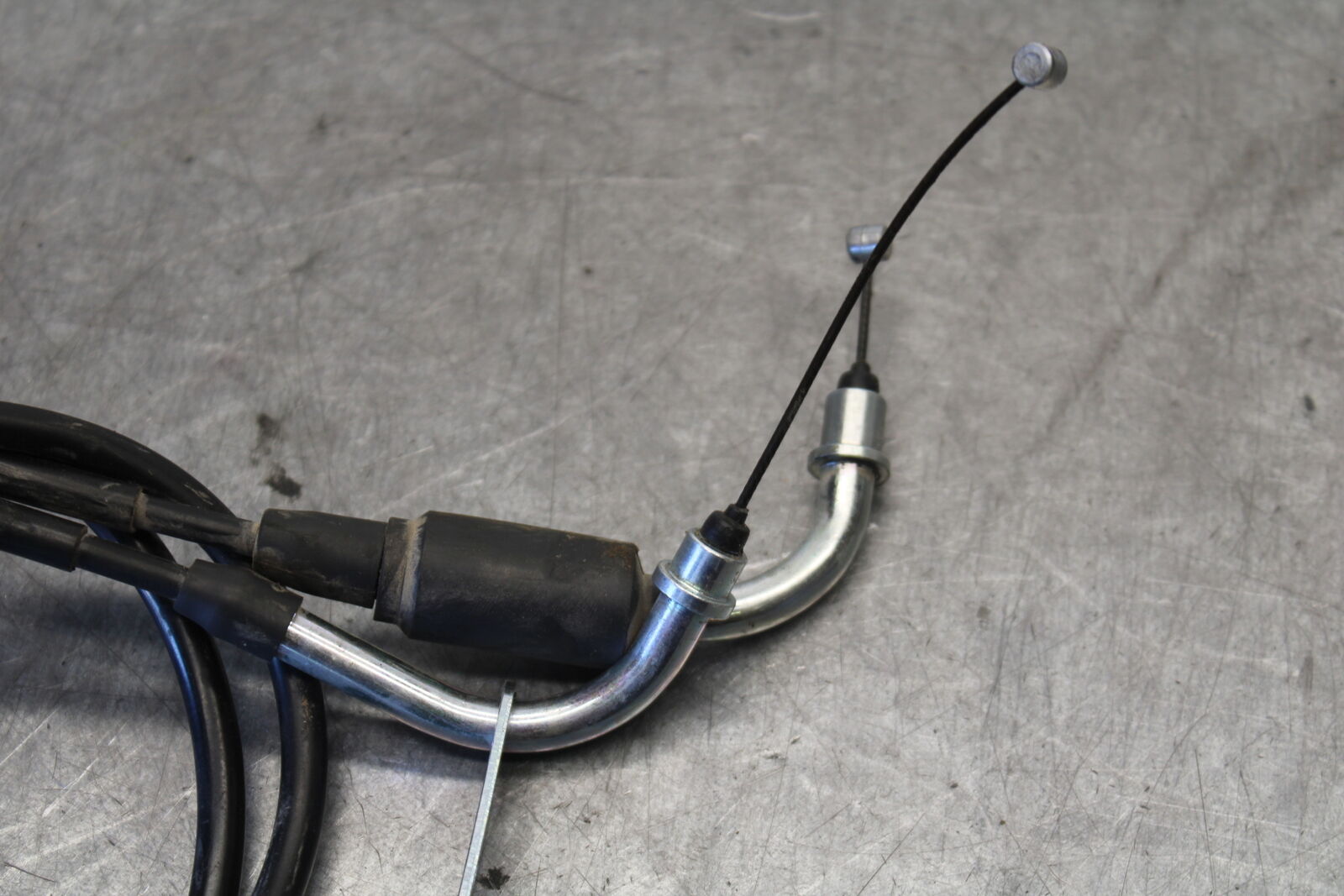 11-24 SUZUKI GSXR750 THROTTLE CABLES LINES BB687