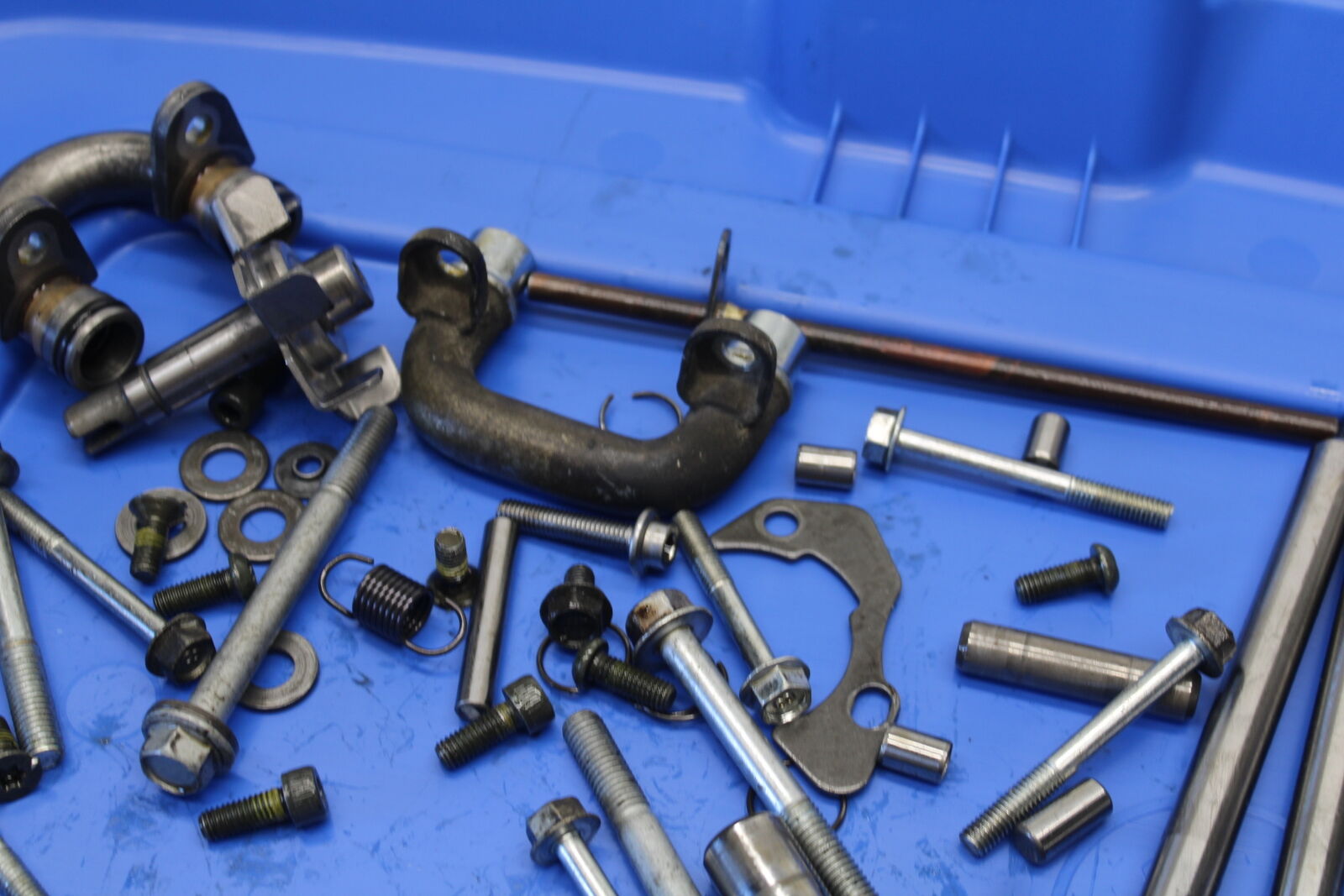 08-09 YAMAHA YZF R6S ENGINE MOUNTING BOLTS HARDWARE MOTOR SCREWS  BB690