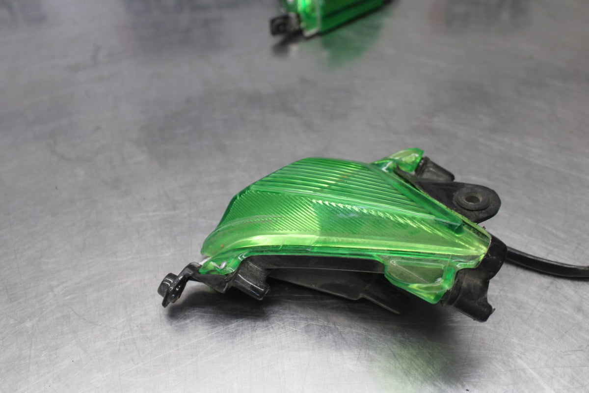 04-05 KAWASAKI NINJA ZX10R AFTERMARKET FRONT LEFT RIGHT TURN SIGNALS LIGHT BB931
