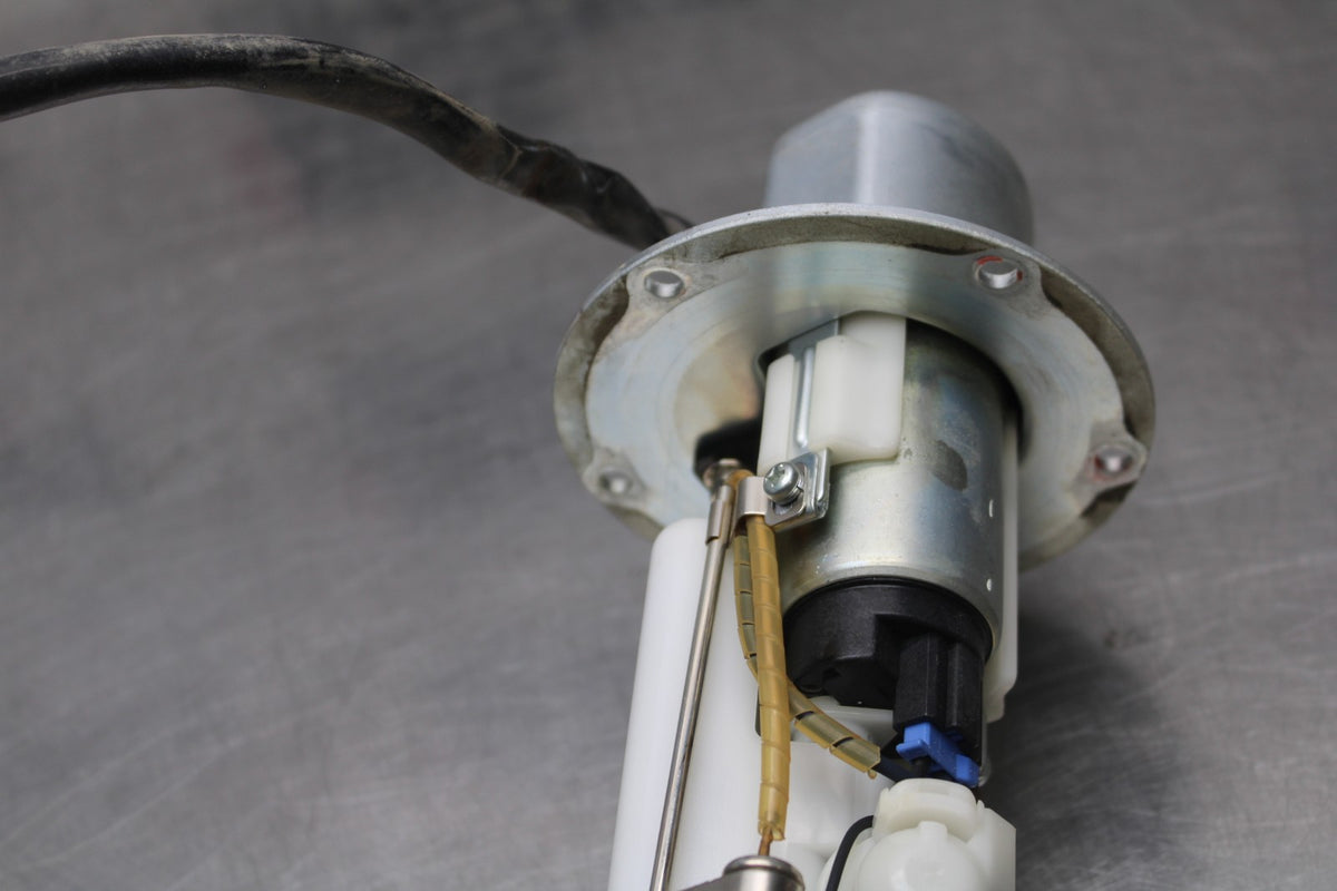 05-06 KAWASAKI NINJA ZX6R FUEL PUMP GAS PETROL SENDER UNIT BB877